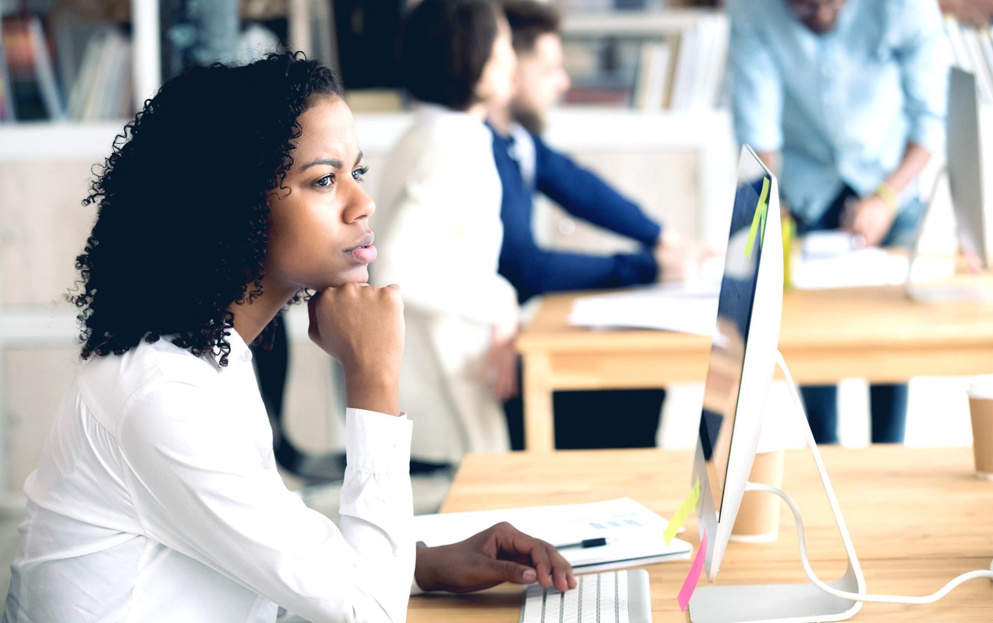 Účastníci workshopu při analýze rozpočtových dat